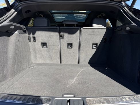 Used 2025 Porsche Macan image 34