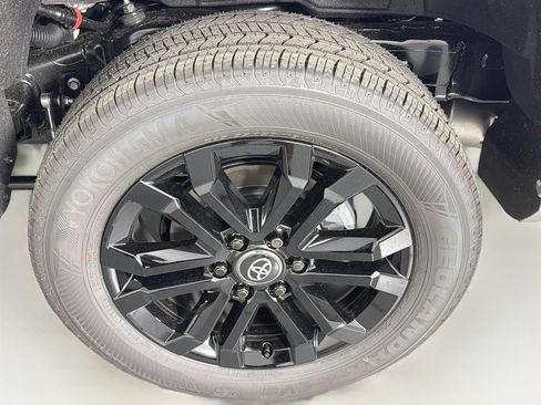 New 2026 Toyota 4Runner Platinum AWD/4WD image 31