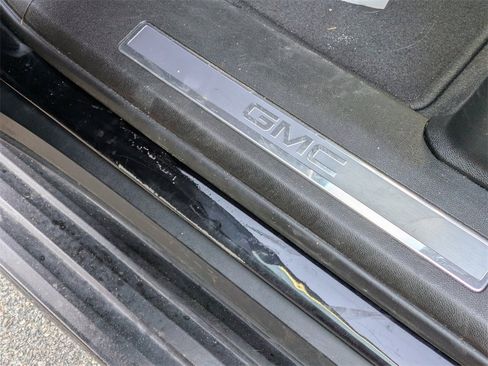 Used 2022 GMC Yukon SLT w/ SLT Premium Package image 15