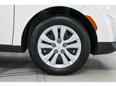 Used 2025 Kia Soul LX image 8