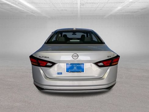 Used 2024 Nissan Altima 2.5 SV FWD image 6