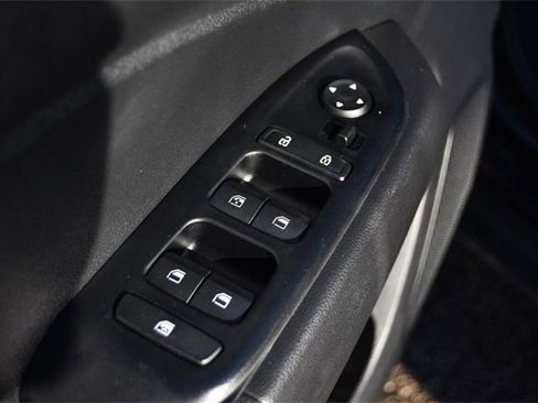 Used 2024 Hyundai Venue SEL image 8