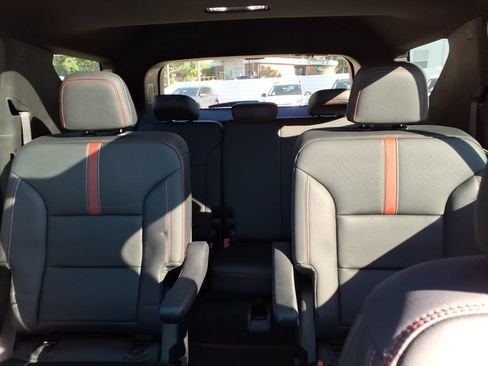 Used 2024 Chevrolet Traverse RS FWD image 20