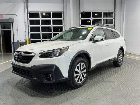 Used 2020 Subaru Outback Premium image 2