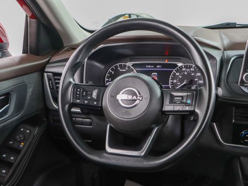 Used 2023 Nissan Rogue SV image 12