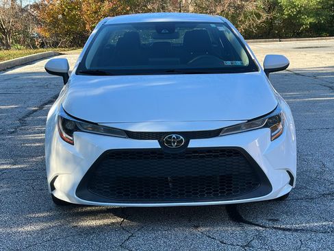 Used 2022 Toyota Corolla LE image 3