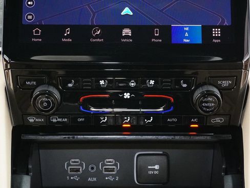 Used 2025 Jeep Grand Cherokee Limited w/ Luxury Tech Group II image 16