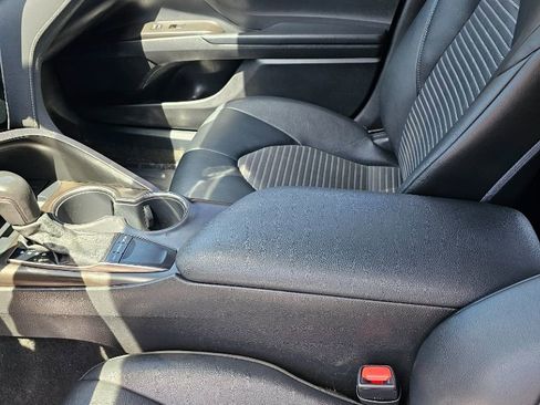 Used 2022 Toyota Camry SE image 10