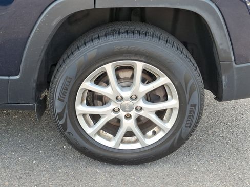 Used 2015 Jeep Cherokee Latitude AWD/4WD image 9