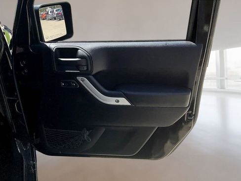 Used 2011 Jeep Wrangler Unlimited Sahara AWD/4WD image 24