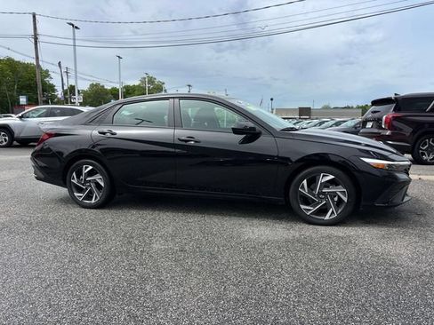 Certified 2025 Hyundai Elantra Sport FWD image 2