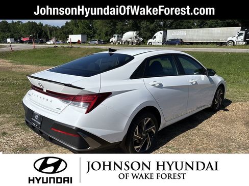 Certified 2025 Hyundai Elantra SEL image 12