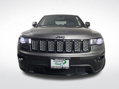 Used 2021 Jeep Grand Cherokee Laredo X image 2