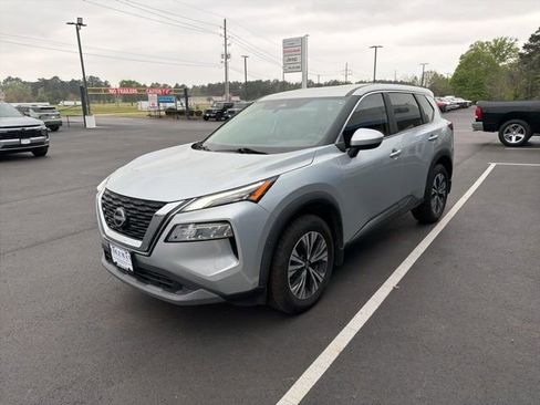 Used 2023 Nissan Rogue SV image 3