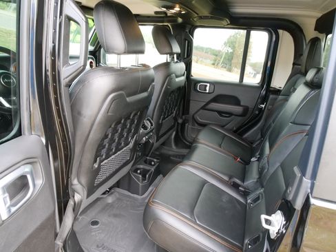 Used 2023 Jeep Gladiator Mojave w/ Cold Weather Group image 16