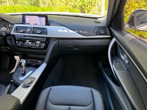Used 2018 BMW 320i xDrive Sedan w/ Premium Package AWD/4WD image 29
