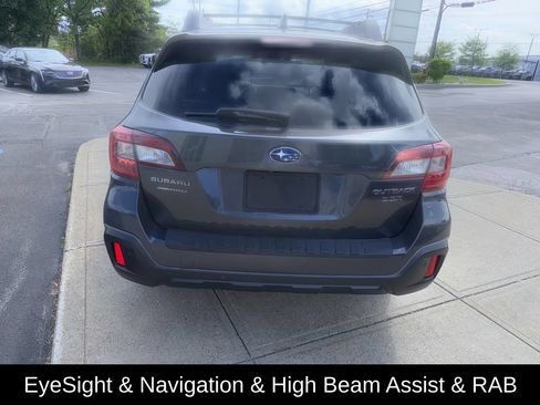 Used 2018 Subaru Outback 3.6R Limited AWD/4WD image 8