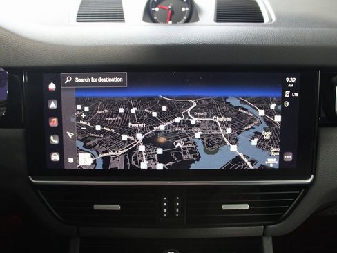 Used 2023 Porsche Cayenne S image 31