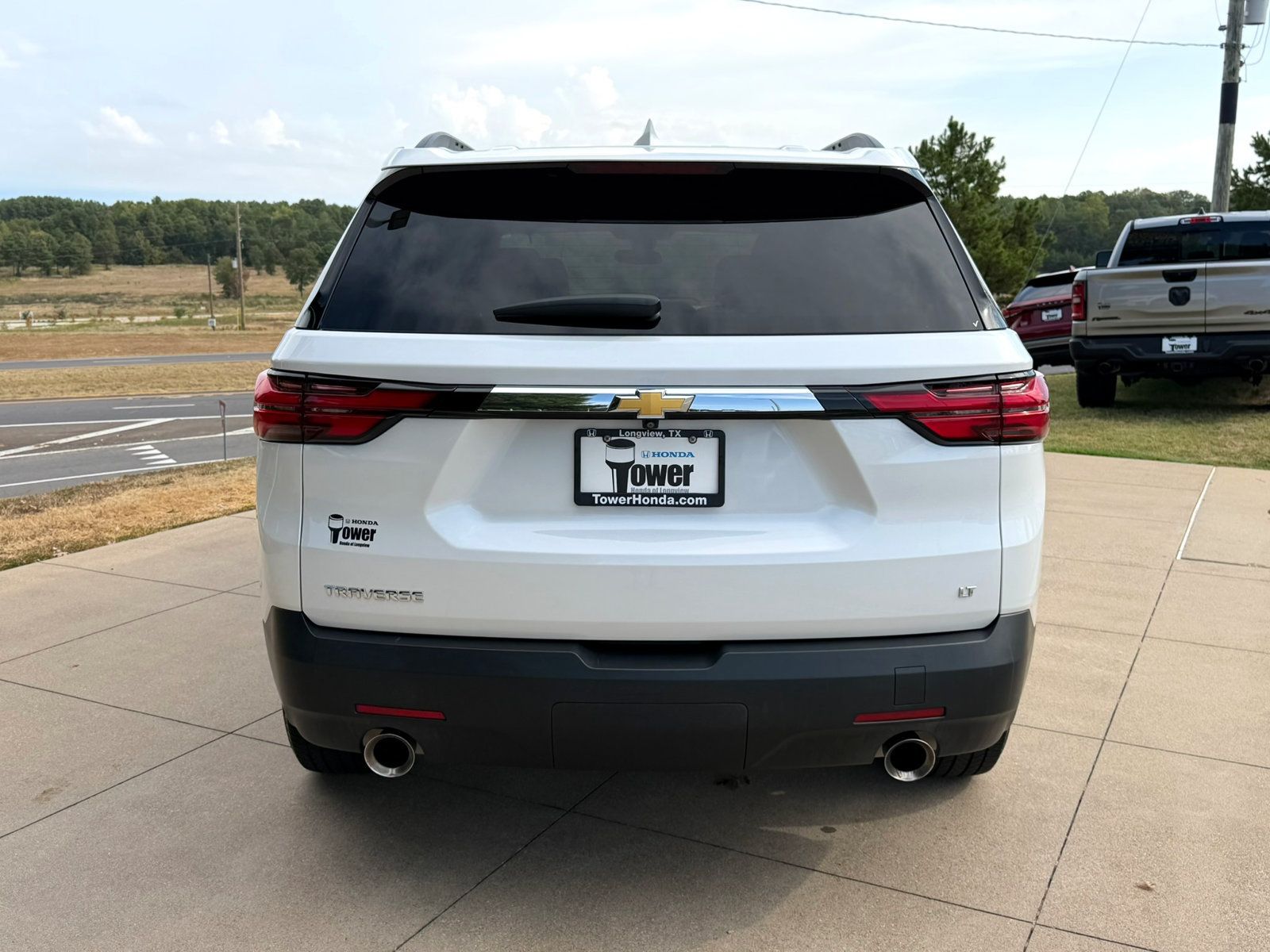 Used 2023 Chevrolet Traverse LT FWD image 5