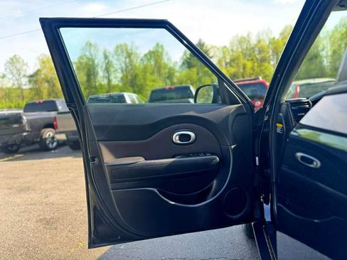 Used 2016 Kia Soul image 9