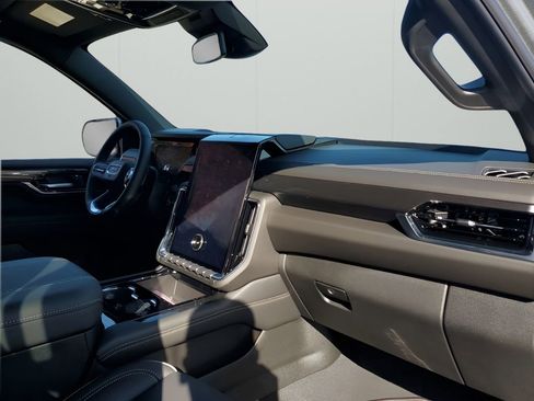 New 2026 GMC Yukon XL Elevation image 14