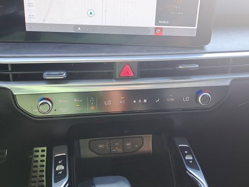 Used 2024 Kia Sorento SX image 22