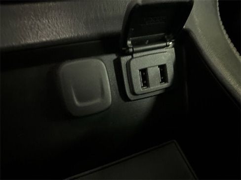 Used 2020 GMC Yukon SLE image 34