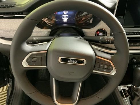 Used 2026 Jeep Compass Latitude image 18