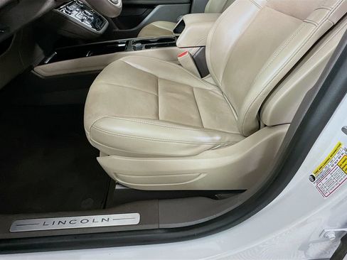 Used 2021 Lincoln Corsair AWD w/ Premium Package image 9