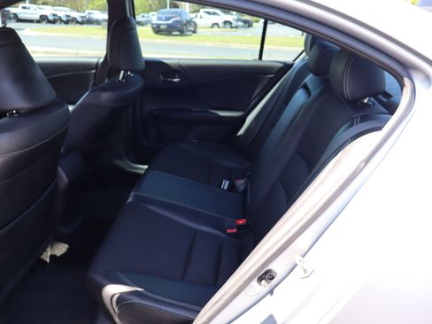 Used 2017 Honda Accord Sport image 37