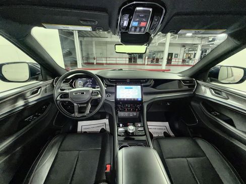 Used 2023 Jeep Grand Cherokee L Overland w/ Advanced Protech Group III image 23