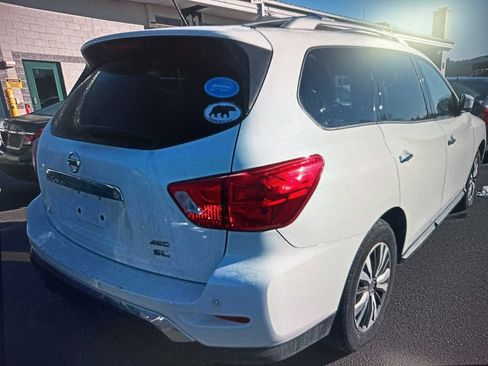 Used 2017 Nissan Pathfinder SL image 4