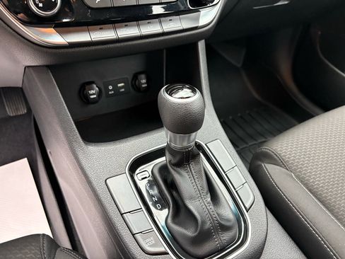 Used 2018 Hyundai Elantra GT image 29