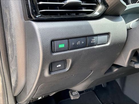 Certified 2025 Nissan Sentra SR FWD image 31
