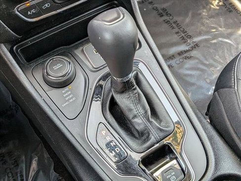 Used 2020 Jeep Cherokee Limited AWD/4WD image 12