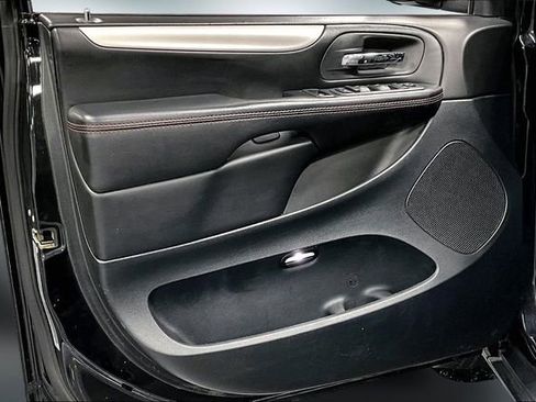 Used 2019 Dodge Grand Caravan GT image 19