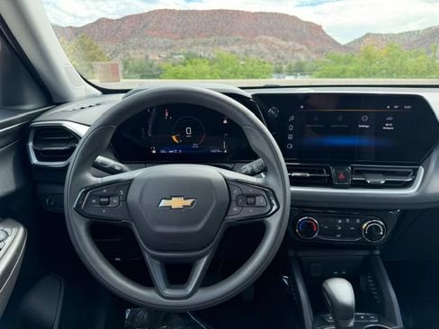 Used 2025 Chevrolet TrailBlazer LT AWD/4WD image 13