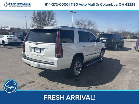 Used 2020 Cadillac Escalade Premium Luxury image 4