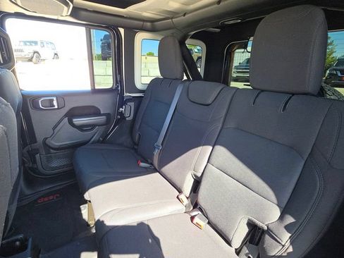 Used 2022 Jeep Wrangler Unlimited Sport AWD/4WD image 17
