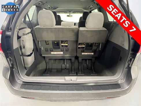 Used 2017 Toyota Sienna LE image 24