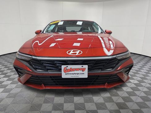 Used 2025 Hyundai Elantra SE FWD image 5
