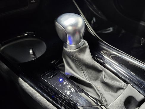 Used 2022 Toyota C-HR XLE image 7