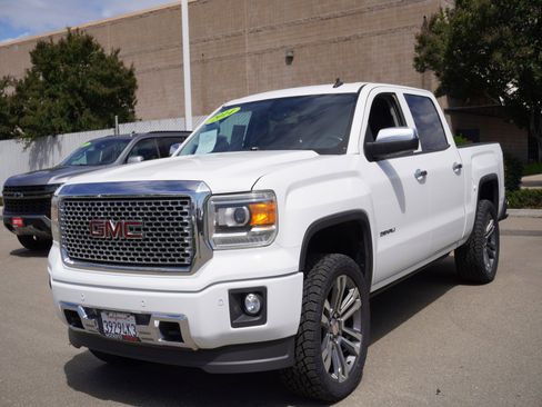 Used 2014 GMC Sierra 1500 Denali w/ Suspension Package, Off-Road AWD/4WD image 5