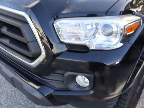 Used 2022 Toyota Tacoma SR5 w/ Technology Package image 3