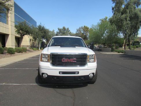 Used 2013 GMC Sierra 2500 Denali w/ Suspension Package, Off-Road AWD/4WD image 3