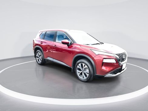 Used 2022 Nissan Rogue SV w/ SV Premium Package image 2