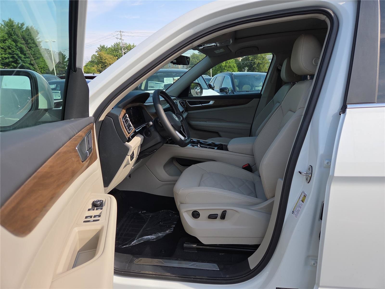 New 2026 Volkswagen Atlas SE FWD image 11