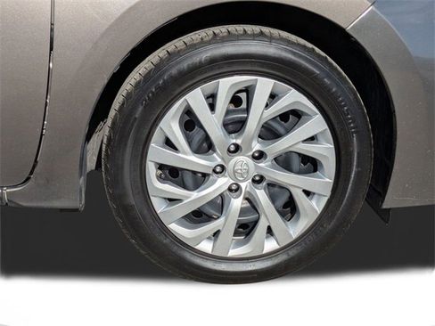 Used 2019 Toyota Corolla LE image 11