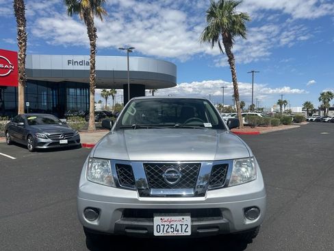 Used 2018 Nissan Frontier SV RWD image 2