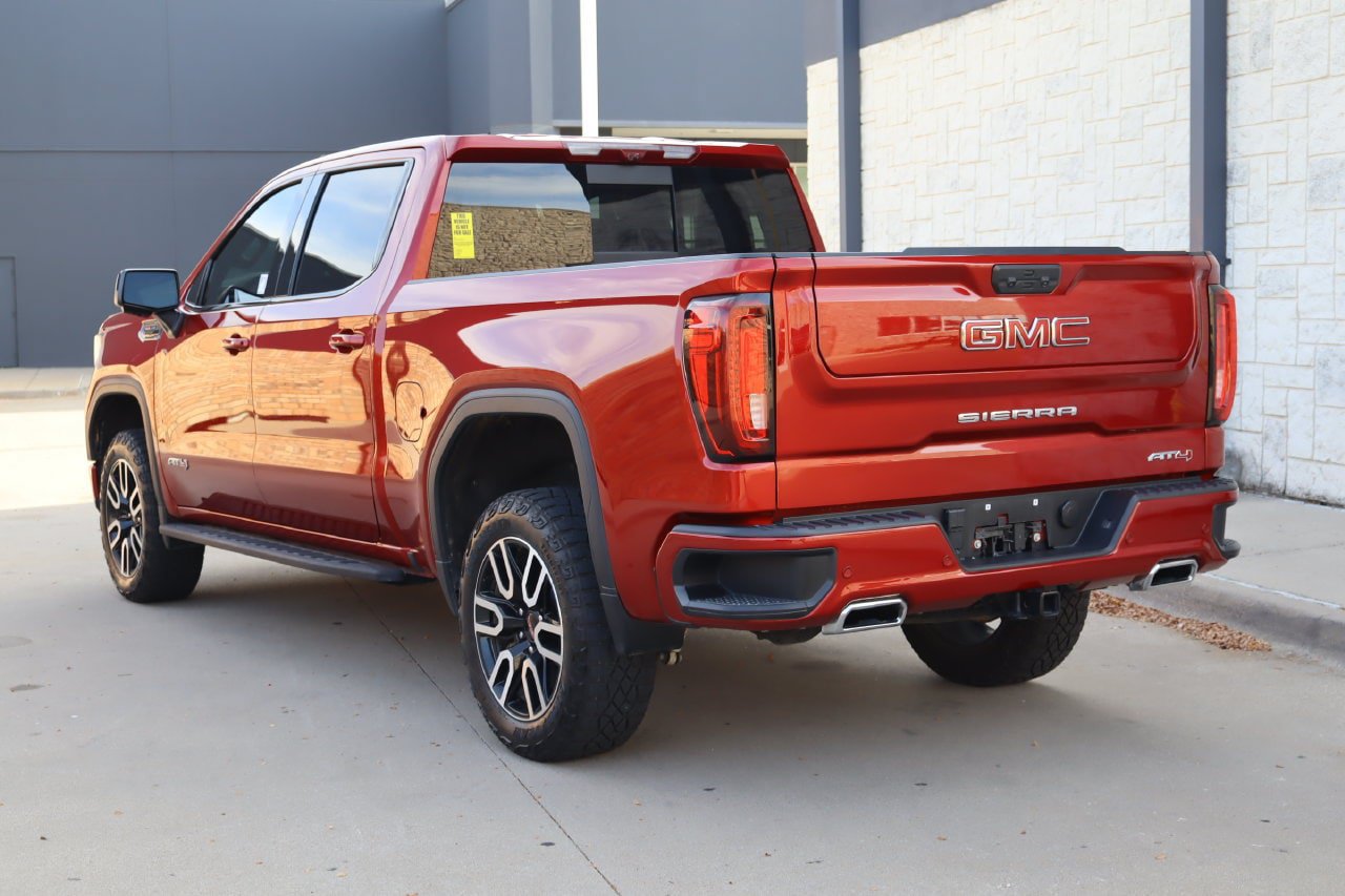 Used 2024 GMC Sierra 1500 AT4 w/ Technology Package AWD/4WD image 3